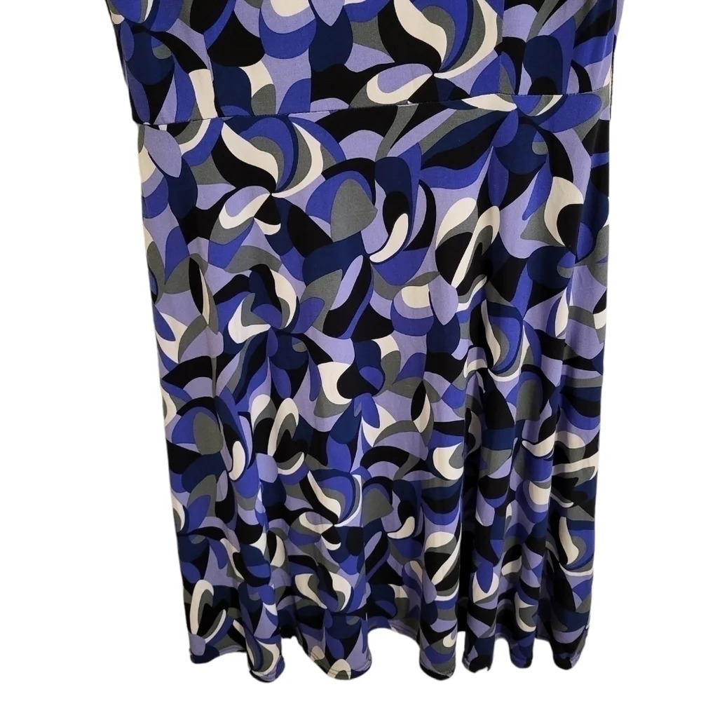 TAHARI V-Neck Dress (Size 8) - Picture 8 of 12